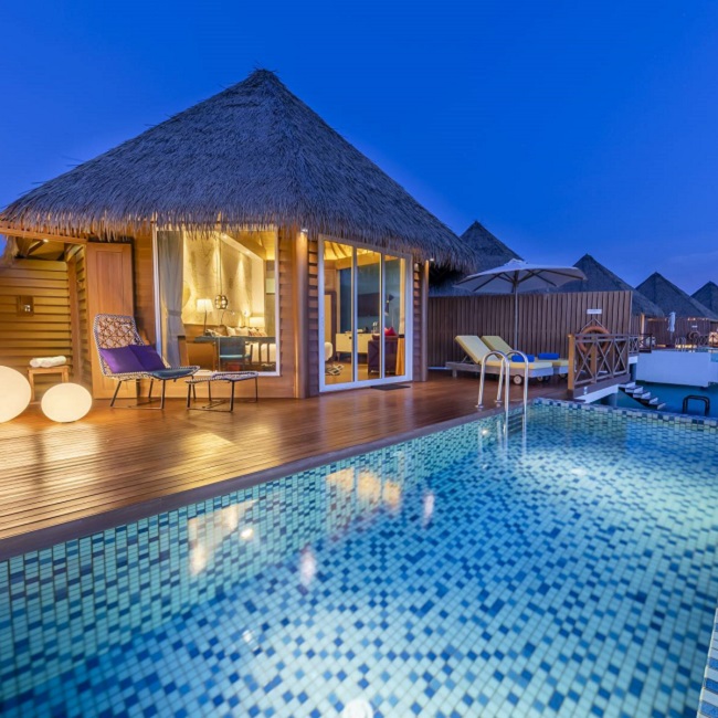 Over-water-Villa-Pool-Maldives-Kooddoo-Buscomiviaje