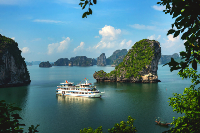 Swan Cruises-Vietnam-y-Camboya-Buscomiviaje