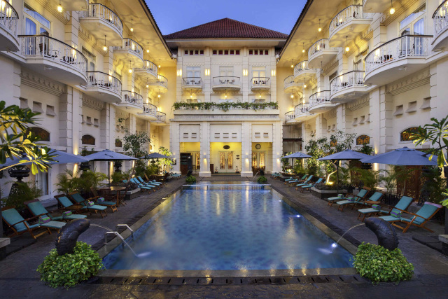 The Phoenix Jogyakarta, Viajes a Indonesia