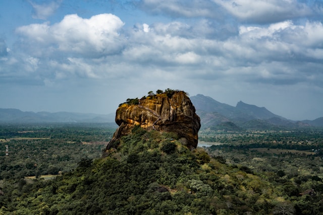 Montaña de roca marrón de Sigiriya