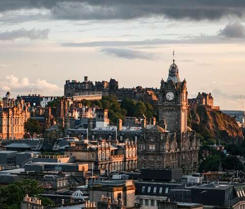 Ciudad de Edimburgo durante un viaje privado a Escocia