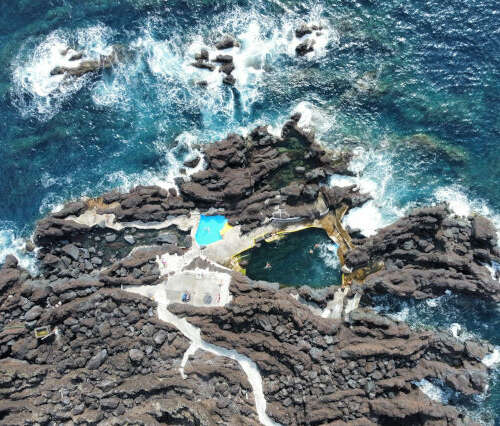 La costa de Faial durante una ruta en Azores