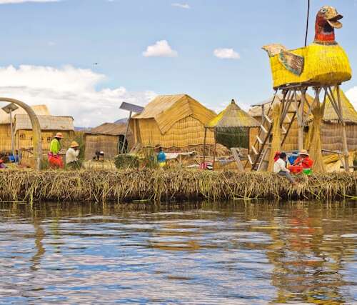 Cabañas junto al Lago Titicaca, en un viaje a Perú y Bolivia
